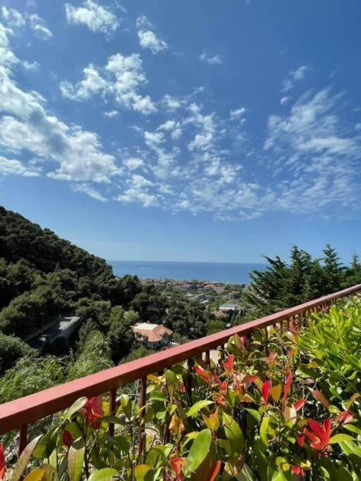 Casa Vacanze Luna 2 Vallecrosia Exterior foto